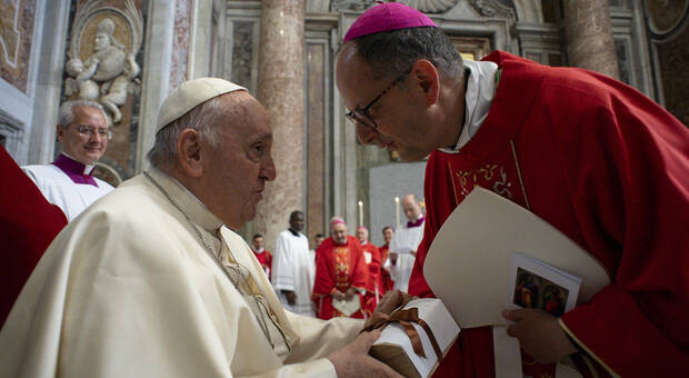 Monsignor Maffeis con Papa Francesco