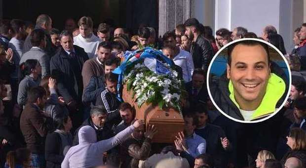 Carabinieri-rapinatori, dolore e rabbia ai funerali di Pasquale Prisco| Foto