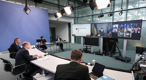 Ucraina, il G7 ribadisce il sostegno a Zelensky: continueremo a imporre sanzioni alla Russia