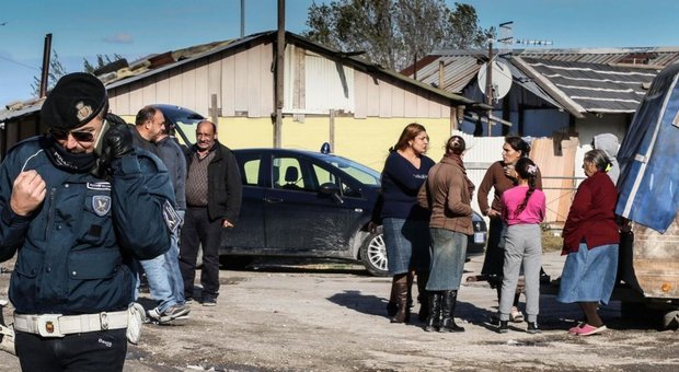 Campidoglio: «Il piano per i campi rom non prevede alloggi popolari»