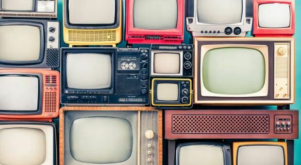 La tv corre verso il secolo, schermo magico al passo con i tempi