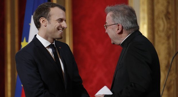 La Francia chiede al Vaticano di togliere l'immunità diplomatica al nunzio molestatore