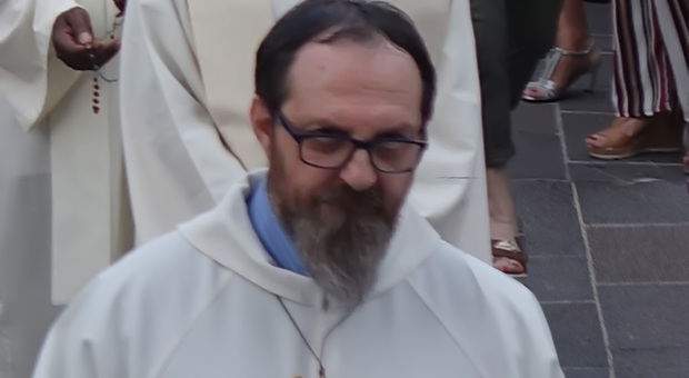 Vedovo, padre di tre figli, diventa sacerdote a 61 anni