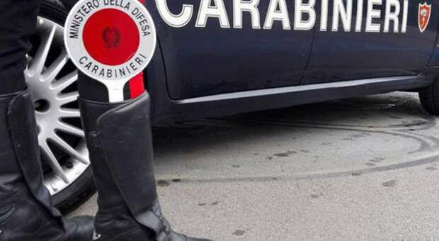 Guida sotto l'effetto di sostanze stupefacenti e provoca un incidente con feriti, denunciato dai carabinieri