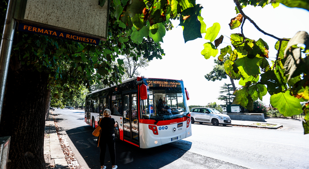 Bus a Napoli, soppresse 29 linee: Posillipo isolata senza la funicolare