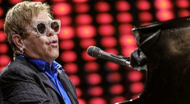 Elton John contro Boris Johnson: «Bisogna rinegoziare l'accordo sulla Brexit per i musicisti»