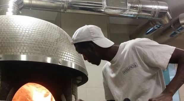 Pizza e rap: nuova vita per Alì dopo l'odissea dal Senegal all'Italia