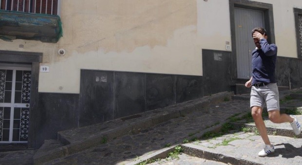 Napoli, preso il rapinatore di Rolex: inchiodato dalle foto dei turisti