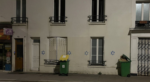 Antisemitismo, in Francia si sospetta che dietro le centinaia di stelle di David sulle abitazioni degli ebrei ci sia un piano della Russia
