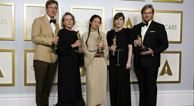 Oscar 2021, trionfa “Nomadland”. Anthony Hopkins miglior attore. Italia fuori: delusione Laura Pausini TUTTE LE STATUETTE