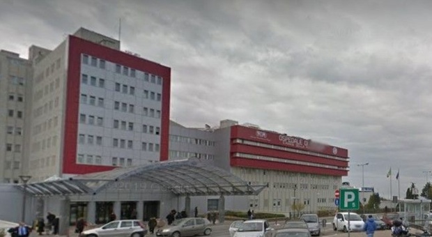 Perugia, 40enne morto in ospedale. La scoperta choc: aveva un ago nei bronchi