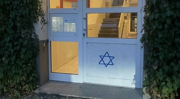 In Europa allarme lupi solitari. Berlino, vergogna antisemita: “segnate” con la stella di David le case degli ebrei