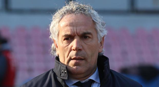 Donadoni accusa l'arbitro Mazzoleni: «Al Bologna certi rigori non li danno, ma al Napoli sì»