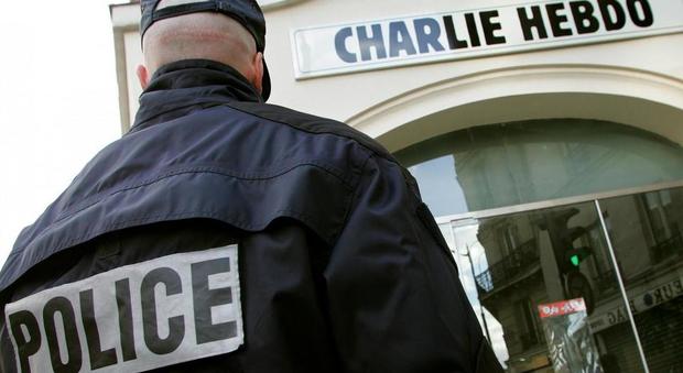 Charlie Hebdo, arrestato il cognato di uno dei killer: voleva unirsi all'Isis in Siria