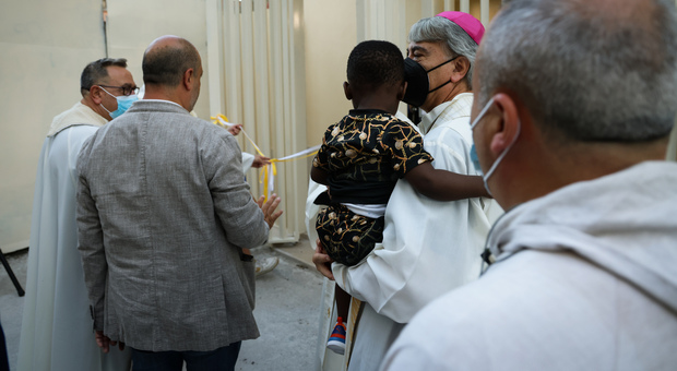 Napoli, inaugurata la Casa della Pace Don Tonino Bello: ospiterà donne e bambini migranti