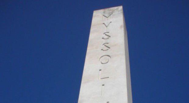 Laura Boldrini e la scritta 'fascista': "Togliere 'Mussolini dux' dall'obelisco del Foro Italico"