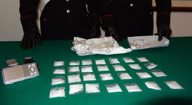 Dosi di droga sequestrate (foto d'archivio))