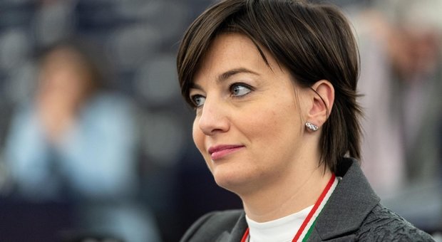 Corruzione a Milano, Lara Comi indagata per finanziamento illecito. L'accusa: «31mila euro dal presidente Confindustria Lombardia»