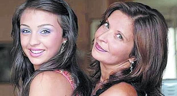 Lo strazio della madre di Alessandra, morta dopo la lite col fidanzato: «Che ingiustizia, ha ucciso mia figlia e sta a casa sua»