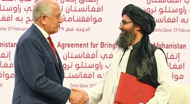 Trump e i talebani: firmato il patto che porta alla pace dopo 19 anni di guerra