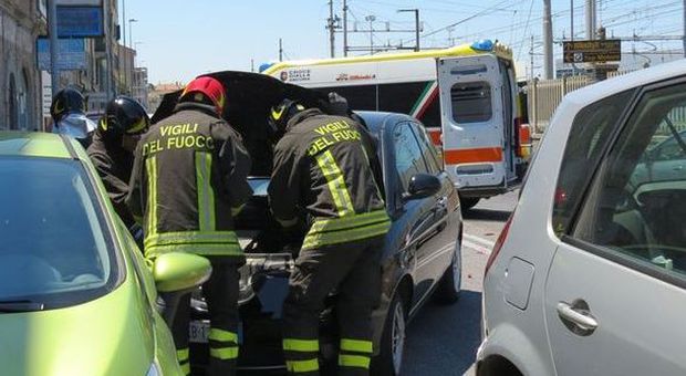 Ancona, tamponamento a catena tra cinque auto: quattro i feriti