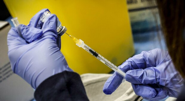 Covid, Magrini (Aifa): «Dovremo vaccinarci ogni anno»