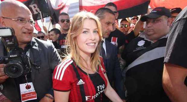 Al via il Milan di Inzaghi. Galliani promette: «Obiettivo Champions, in arrivo un big» Ma i tifosi si schierano con Barbara