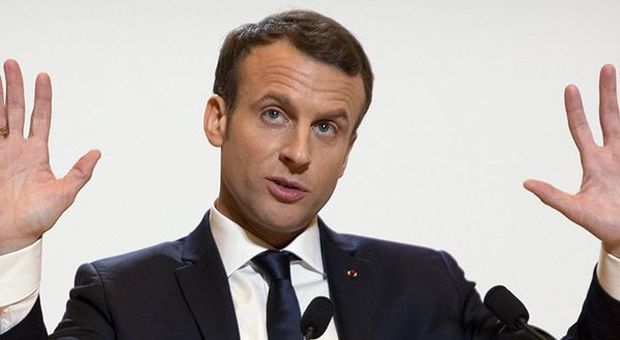 Gilet Gialli, Macron: "Giù tasse, ma no a patrimoniale"