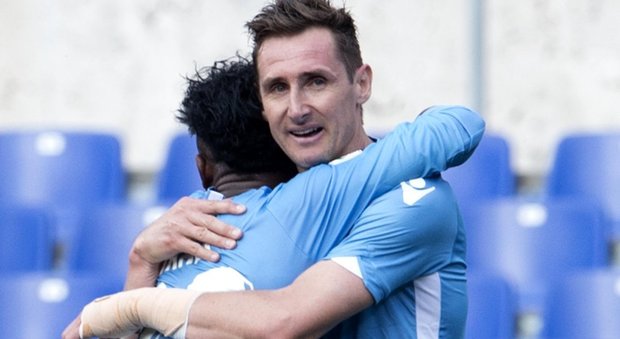 Lazio, Klose prepara il gran finale: gol e cena prenotata per i saluti ai compagni