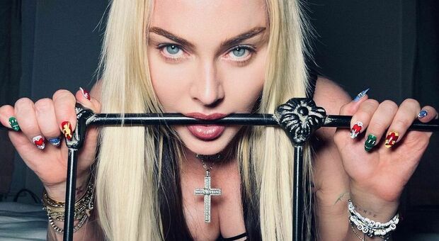 Madonna e gli scatti hot su instagram: boom di like. A 63 anni è ancora lei la regina del Pop