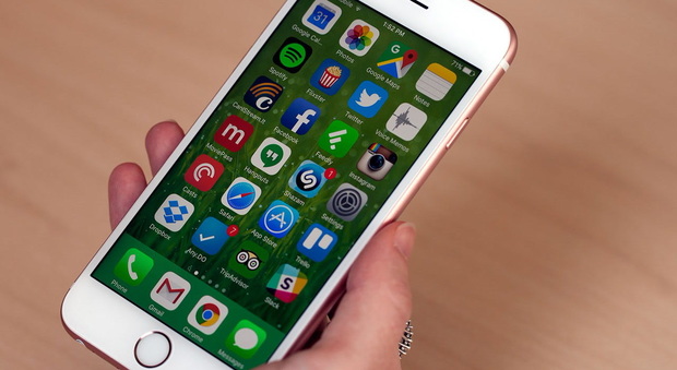 Apple ha ammesso che alcuni iPhone 6s hanno un problema: "Ve li ripariamo gratis"