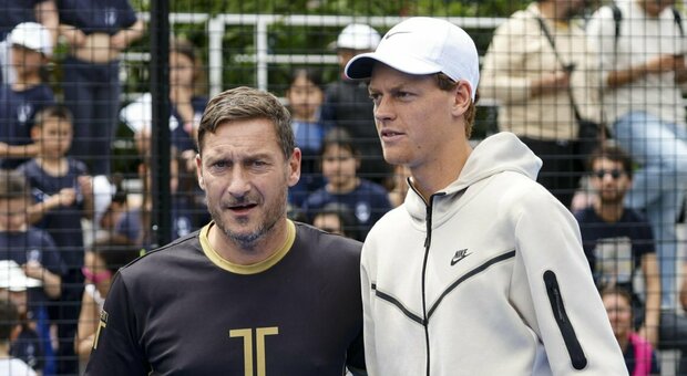 Internazionali tennis, Totti e Sinner: sfida padel tra le due star del Foro Italico