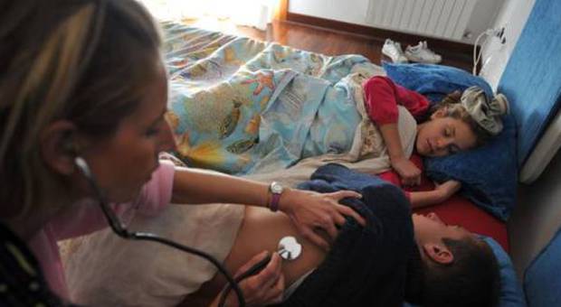 Vaccini, i pediatri lanciano l'allarme: tornano malattie debellate, già primi bimbi morti di pertosse