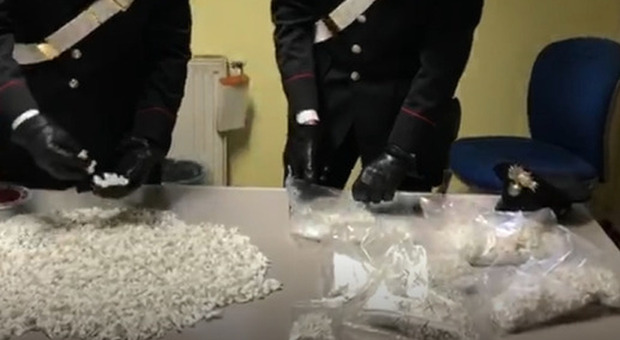 Roma, maxi sequestro di droga a Tor Bella Monaca: pusher arrestato con 5mila dosi di cocaina