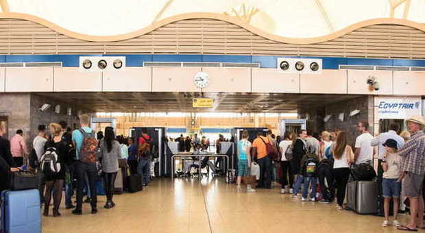 I turisti italiani bloccati a Sharm sono rientrati a Roma: a bordo 120 passeggeri