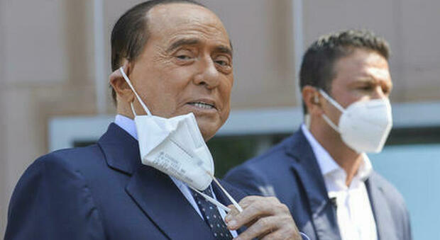 Silvio Berlusconi ricoverato al San Raffaele di Milano: nuove complicazioni post Covid