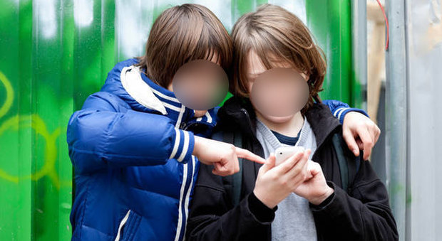 Bullismo a scuola, nei guai i genitori dei ragazzini per i telefoni intestati
