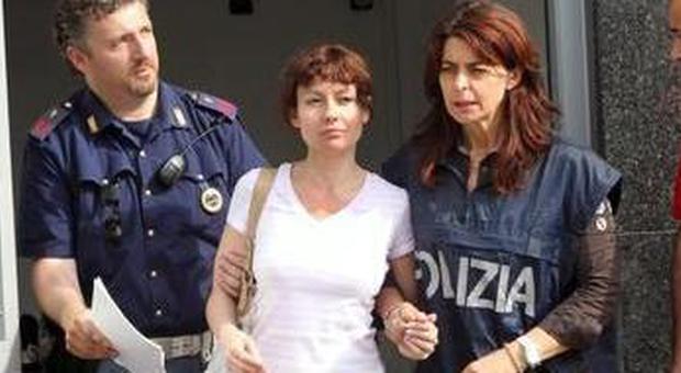 Estibaliz Carranz Goidsargi viene portata in carcere (Ansa)