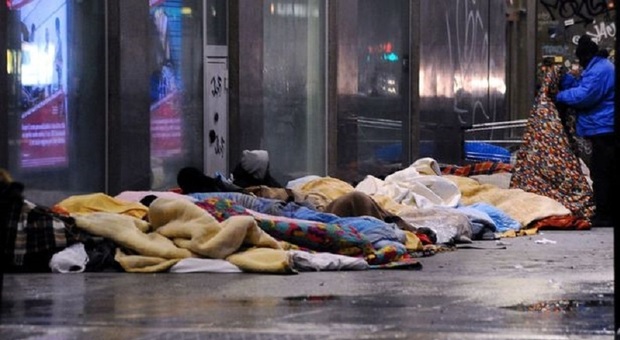 Los Angeles, il "killer dei senzatetto" terrorizza la città: tre omicidi in pochi giorni. L'appello della polizia