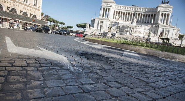 Roma, piano anti-buche: via i sanpietrini. Si parte da piazza Venezia e Prati