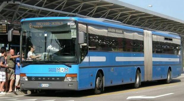 Biglietti dei bus di Treviso, scatta l'aumento: il ticket urbano sale a due euro