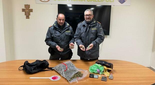 Zainetto con 750 grammi marijuana sequestrato nel Salento