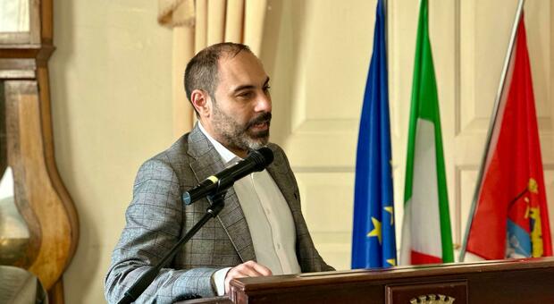Taranto, manca numero legale: il Consiglio non discute la mozione di sfiducia a Rinaldo Melucci