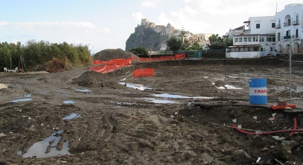 Ischia, il parcheggio incompiuto che assedia il Castello Aragonese