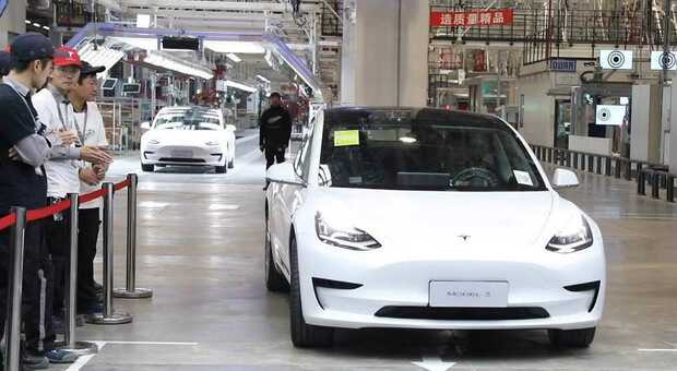 Una Tesla Model 3 prodotta in Cina