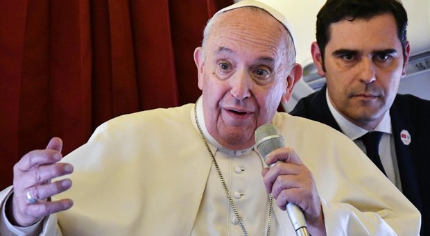 Papa Francesco, svolta sul sesso: «Nessun tabù, è dono di Dio»