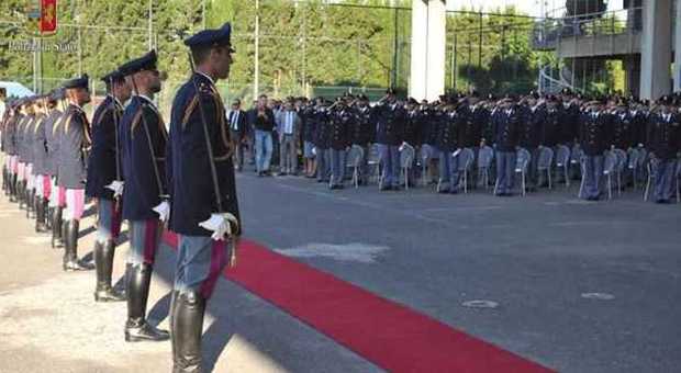 Roma, premiati 35 poliziotti eroi: salvataggi e arresti sfidando fiamme e proiettili