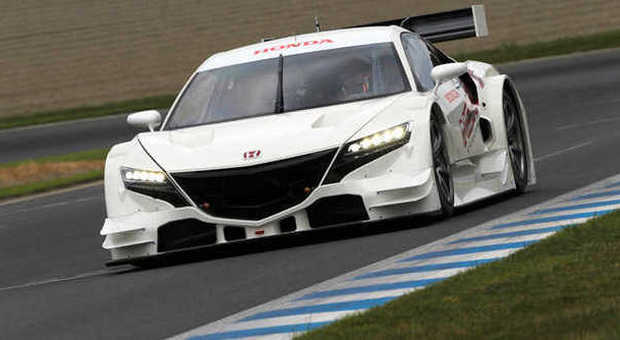 La Honda NSX Concept-GT impegnata su un circuito americano durante i primi test