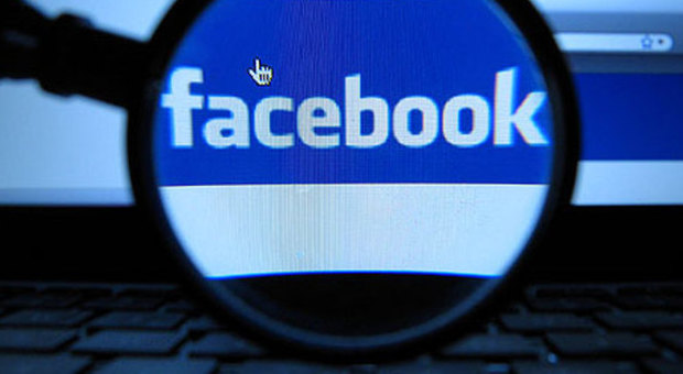 Facebook spia i messaggi privati