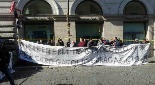 Caro gasolio, pescatori e grossisti delle Marche alla protesta a Roma. Ecco cosa chiedono per tornare in mare. Il caso alla Ue